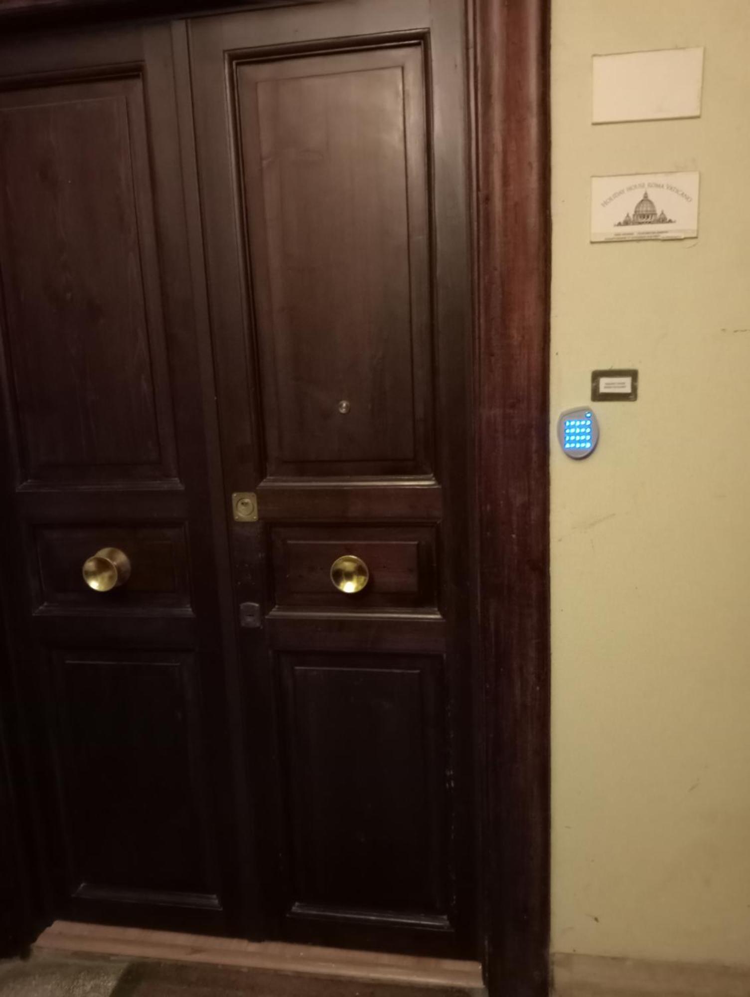 Holiday House Roma Vaticano Екстериор снимка